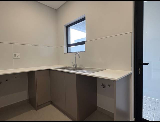4 BEDROOM HOUSE FOR SALE IN SANDOWN